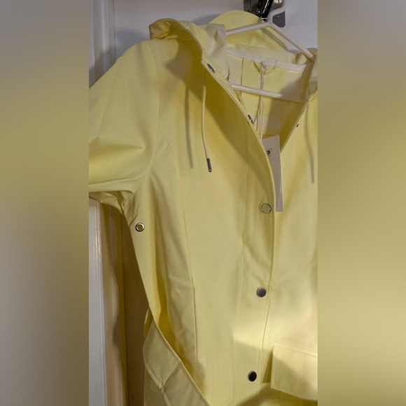 NWT RAINS Curve Women’s Rain Jacket in Straw Yellow Small - Picture 7 of 14